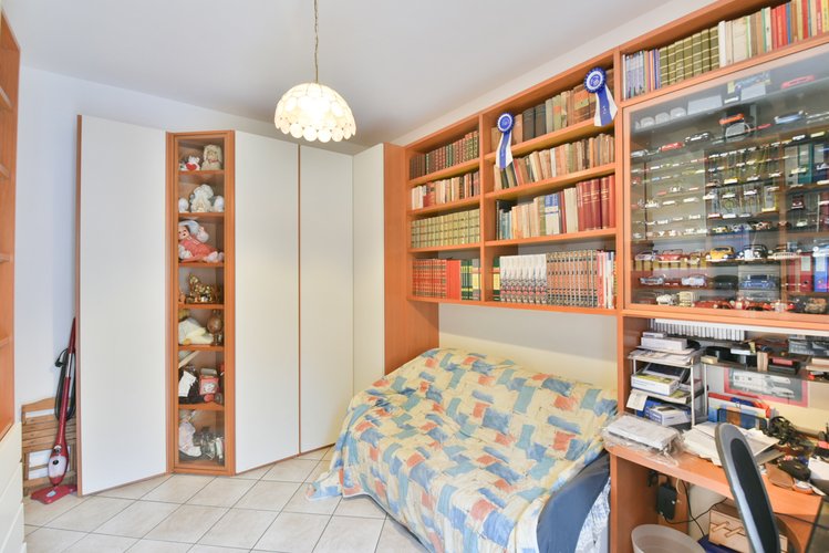 17/23 Appartamento in vendita Como