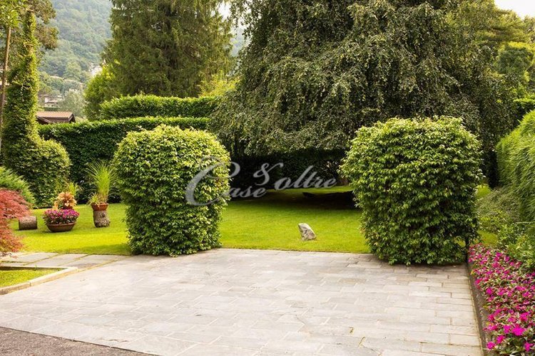 Locale Commerciale Como