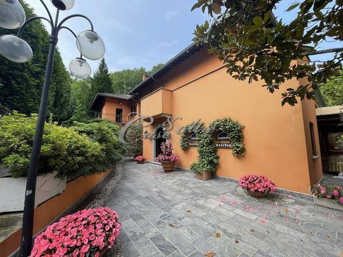 Locale Commerciale Como