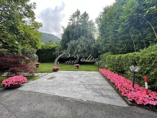 Locale Commerciale Como