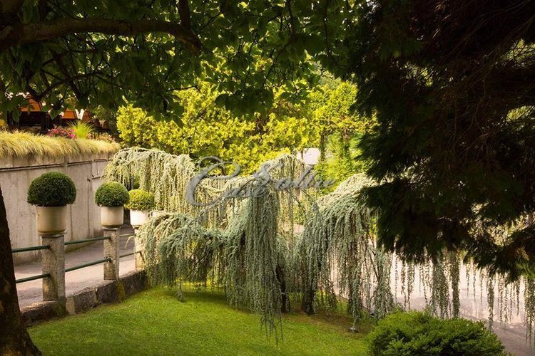 Locale Commerciale Como