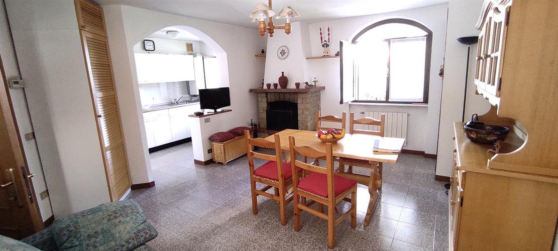 Rota Imagna, in tranquilla contrada, ma comoda ai servizi, villetta bifamiliare con giardino privato Rota d'Imagna