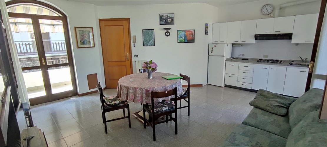 Rota Imagna, in tranquilla contrada, ma comoda ai servizi, villetta bifamiliare con giardino privato Rota d'Imagna