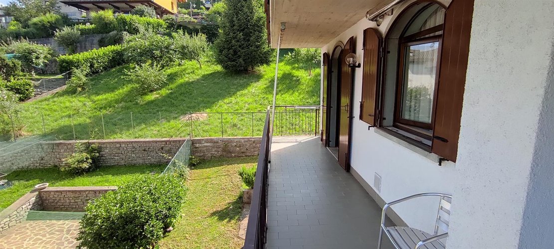 Rota Imagna, in tranquilla contrada, ma comoda ai servizi, villetta bifamiliare con giardino privato Rota d'Imagna