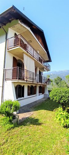 Rota Imagna, in tranquilla contrada, ma comoda ai servizi, villetta bifamiliare con giardino privato Rota d'Imagna