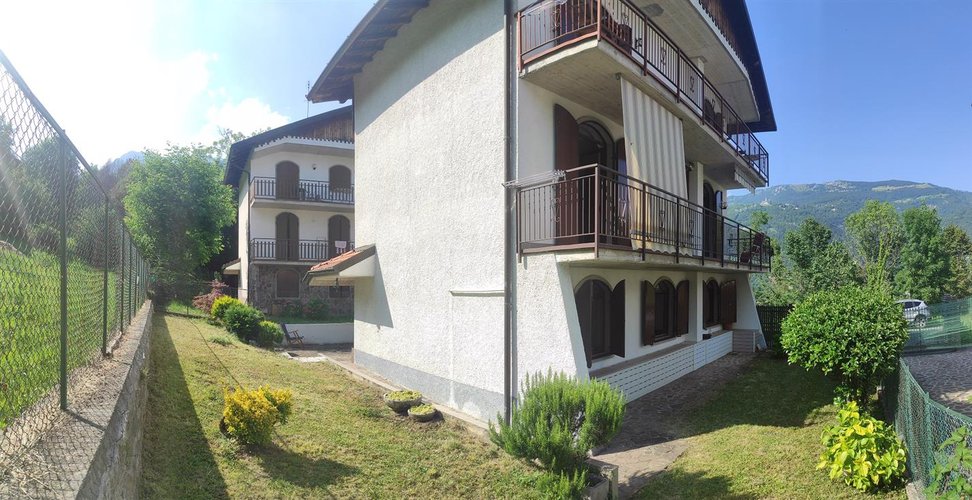 Rota Imagna, in tranquilla contrada, ma comoda ai servizi, villetta bifamiliare con giardino privato Rota d'Imagna