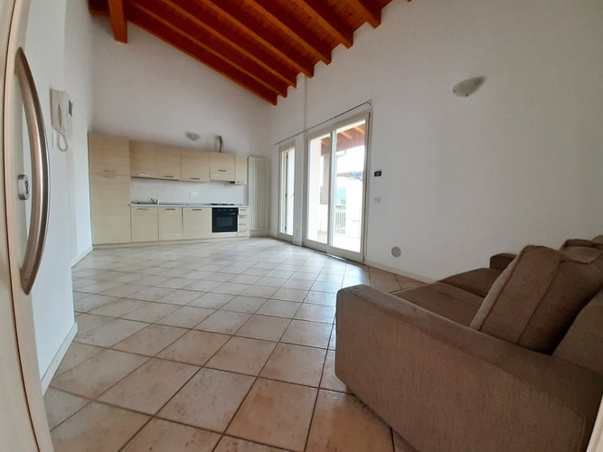 BILOCALE MANSARDATO TRAVI IN LEGNO Trescore Balneario