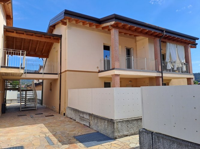 BILOCALE MANSARDATO TRAVI IN LEGNO