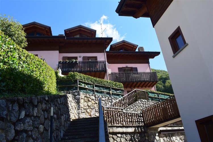 Cornalba vicino parco giochi, vero gioiello, indipendente ottimo alloggio con camino e posto auto