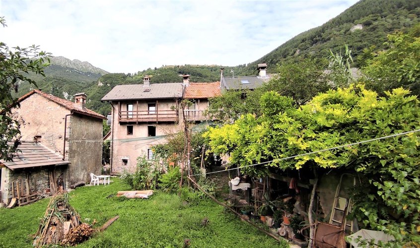 Brumano deliziosa porzione di casa abitabile + rustico + terreno agricolo Brumano