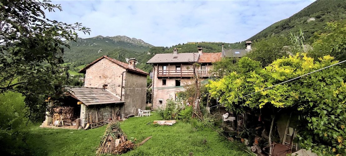 Brumano deliziosa porzione di casa abitabile + rustico + terreno agricolo Brumano