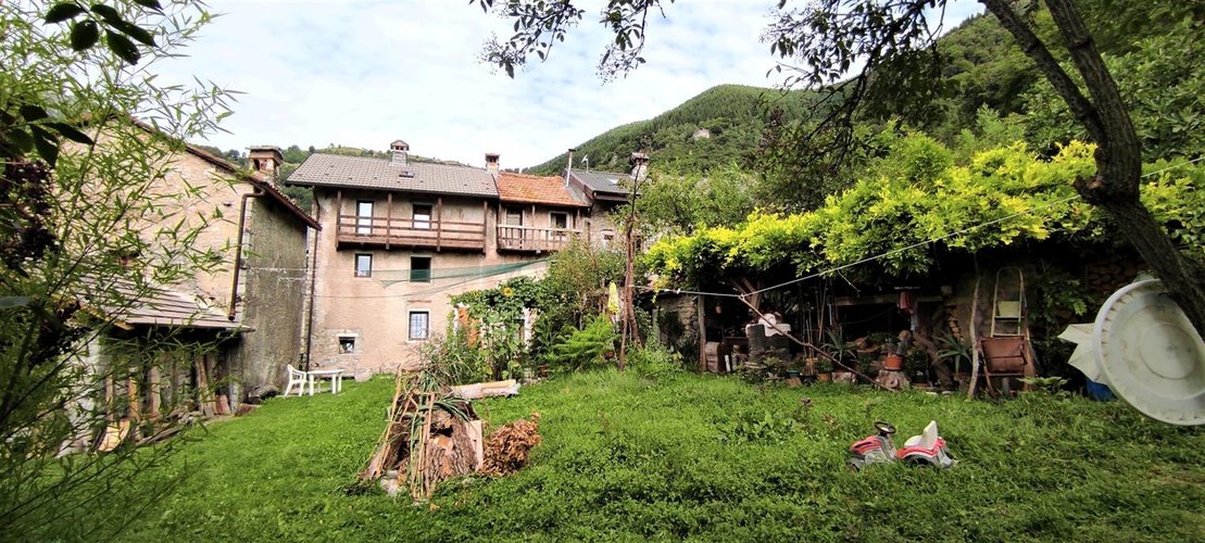 Brumano deliziosa porzione di casa abitabile + rustico + terreno agricolo Brumano