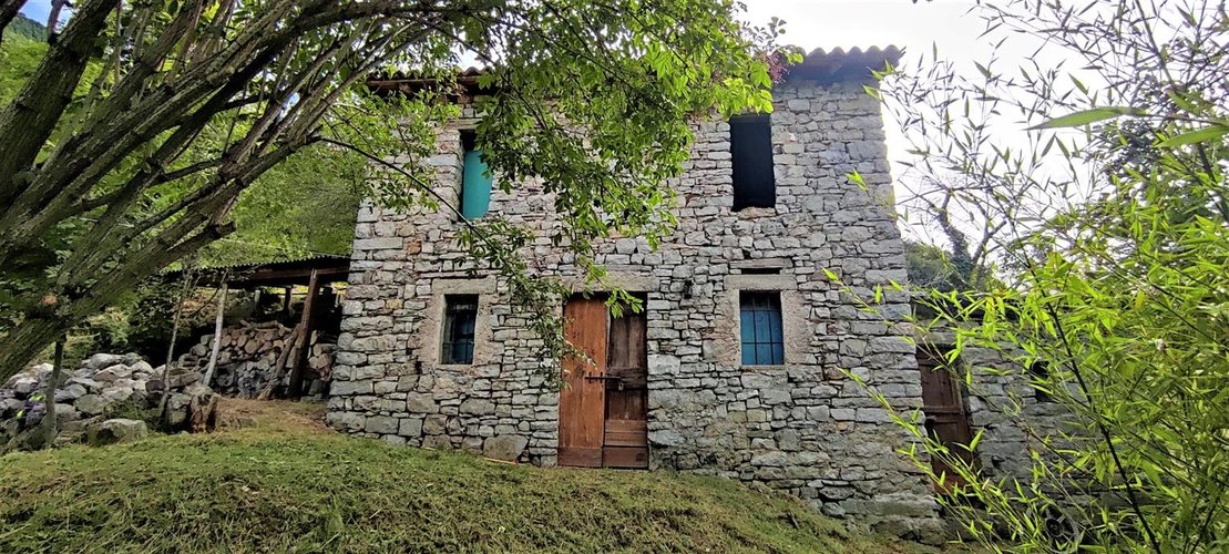 Brumano deliziosa porzione di casa abitabile + rustico + terreno agricolo Brumano