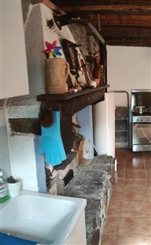 Brumano deliziosa porzione di casa abitabile + rustico + terreno agricolo Brumano