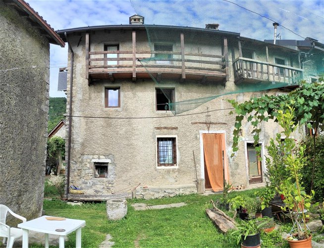 Brumano deliziosa porzione di casa abitabile + rustico + terreno agricolo