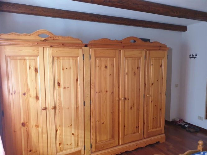 Serina contrada Rosolo, introvabile cascinetta in pietra con rustico e area di pertinenza Serina