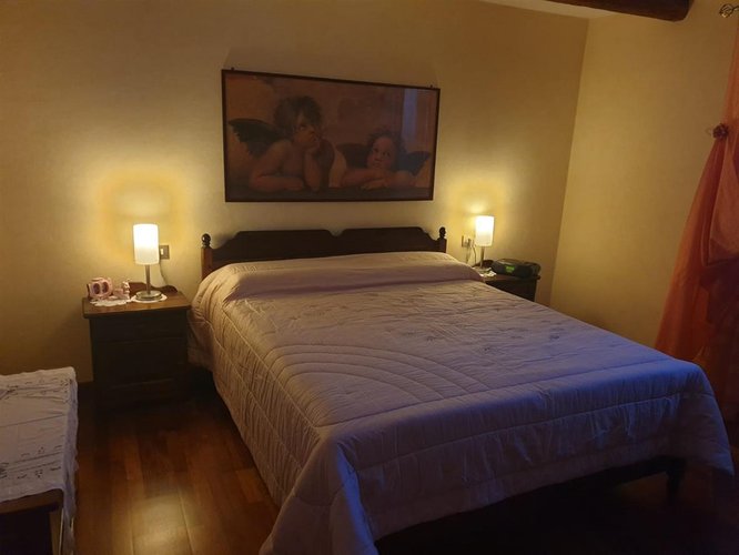 Serina contrada Rosolo, introvabile cascinetta in pietra con rustico e area di pertinenza Serina