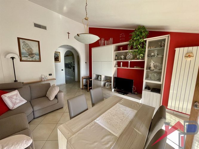 Trilocale ristrutturato con triplo box