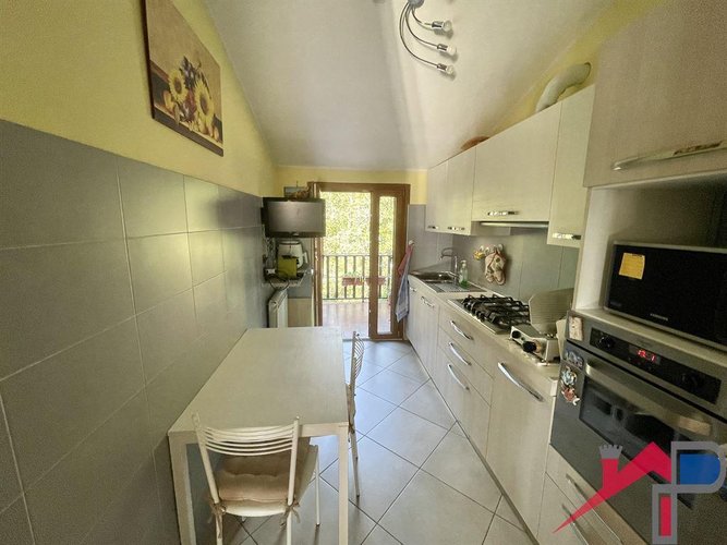 Trilocale ristrutturato con triplo box Caprino Bergamasco