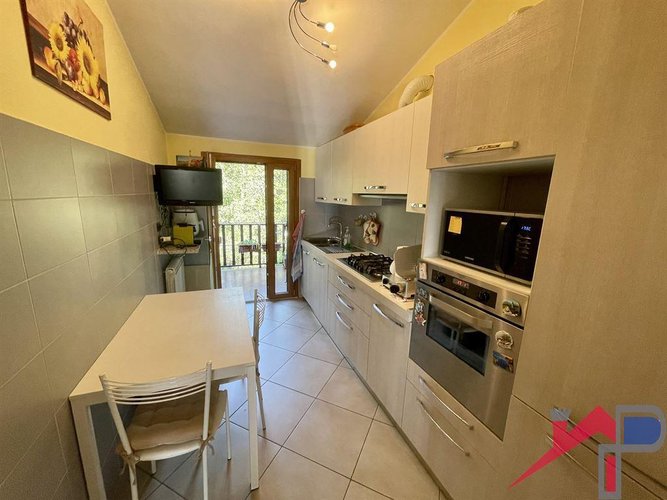 Trilocale ristrutturato con triplo box Caprino Bergamasco