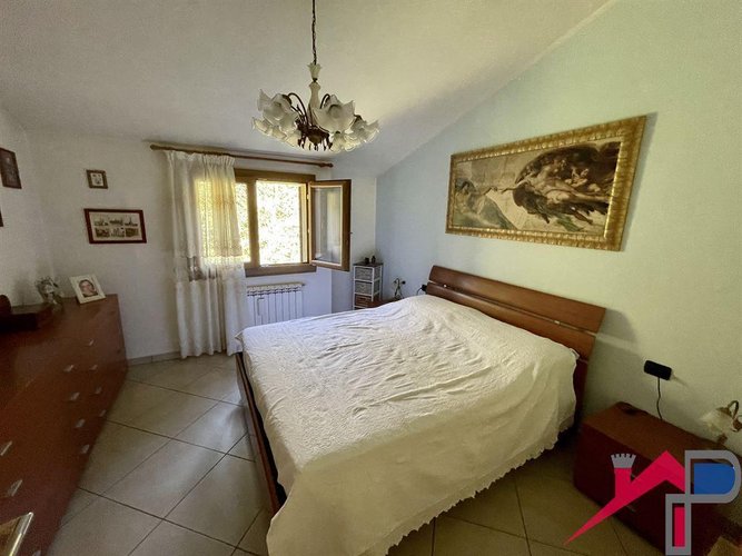 Trilocale ristrutturato con triplo box Caprino Bergamasco