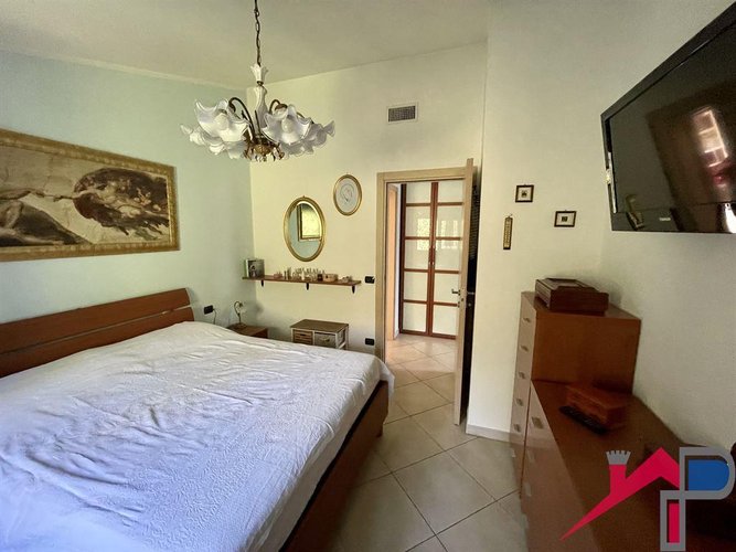 Trilocale ristrutturato con triplo box Caprino Bergamasco