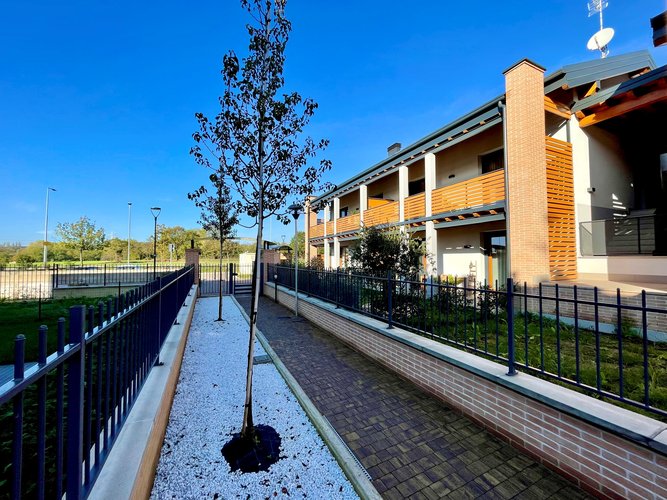 Trilocale con giardino e box doppio Madone