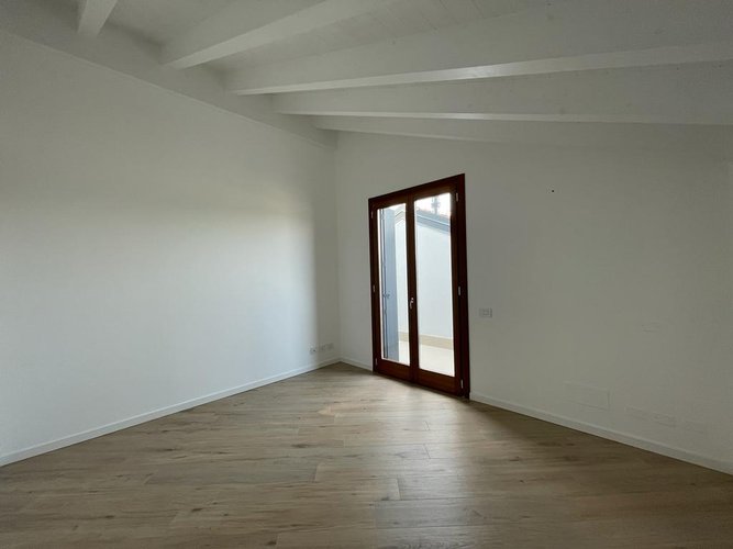Trilocale con giardino e box doppio Madone