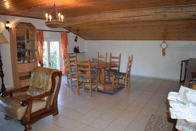 Oltre il Colle Zambla Alta, immerso nel verde, ottimo e ampio trilocale mansardato con cantina Oltre il Colle