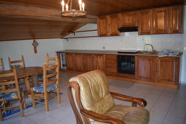 Oltre il Colle Zambla Alta, immerso nel verde, ottimo e ampio trilocale mansardato con cantina Oltre il Colle