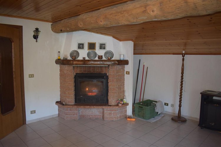 Oltre il Colle Zambla Alta, immerso nel verde, ottimo e ampio trilocale mansardato con cantina Oltre il Colle