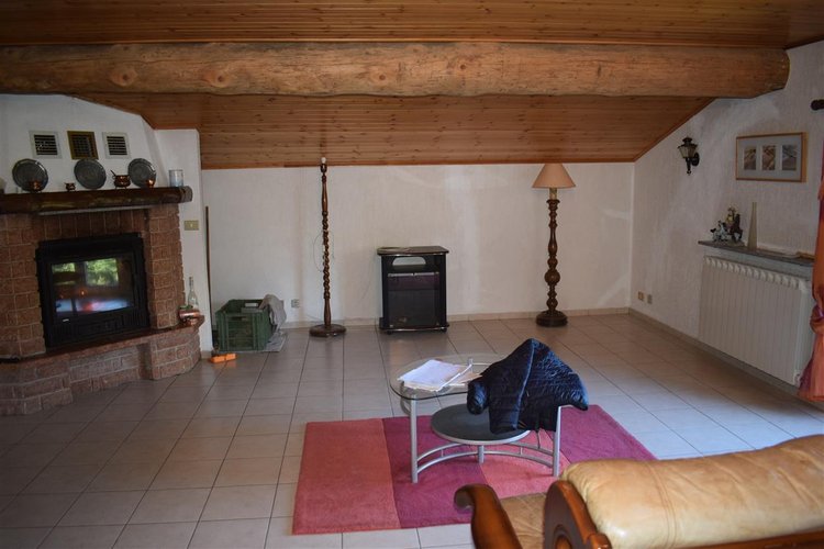 Oltre il Colle Zambla Alta, immerso nel verde, ottimo e ampio trilocale mansardato con cantina Oltre il Colle