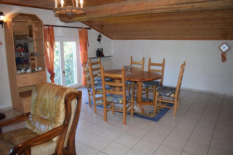 Oltre il Colle Zambla Alta, immerso nel verde, ottimo e ampio trilocale mansardato con cantina Oltre il Colle