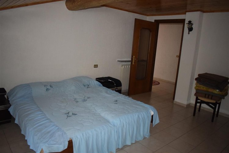 Oltre il Colle Zambla Alta, immerso nel verde, ottimo e ampio trilocale mansardato con cantina Oltre il Colle