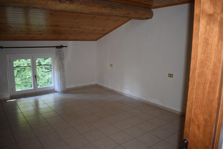 Oltre il Colle Zambla Alta, immerso nel verde, ottimo e ampio trilocale mansardato con cantina Oltre il Colle