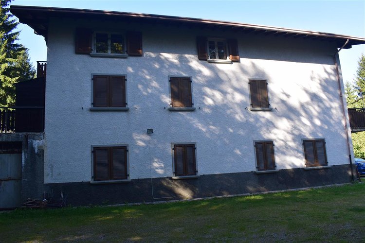 Oltre il Colle Zambla Alta, immerso nel verde, ottimo e ampio trilocale mansardato con cantina Oltre il Colle