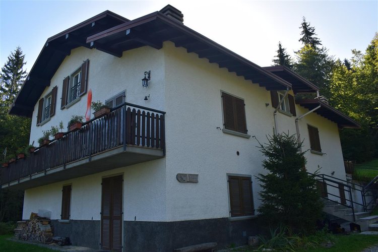 Oltre il Colle Zambla Alta, immerso nel verde, ottimo e ampio trilocale mansardato con cantina Oltre il Colle