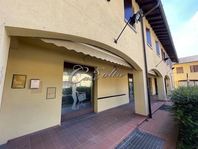 Locale Commerciale Carimate