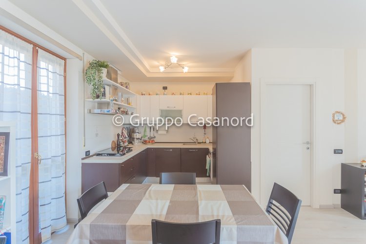 2 locali con taverna, portico e giardino - Box Brembate