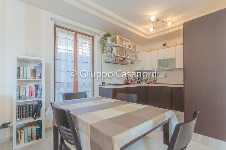 2 locali con taverna, portico e giardino - Box Brembate