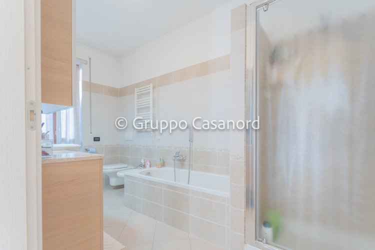 2 locali con taverna, portico e giardino - Box Brembate