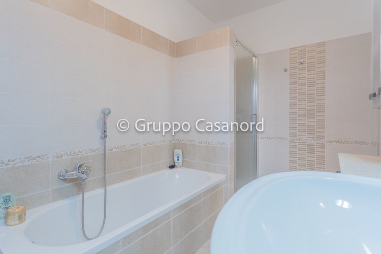 2 locali con taverna, portico e giardino - Box Brembate