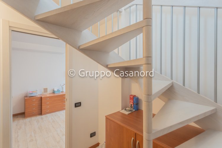 2 locali con taverna, portico e giardino - Box Brembate