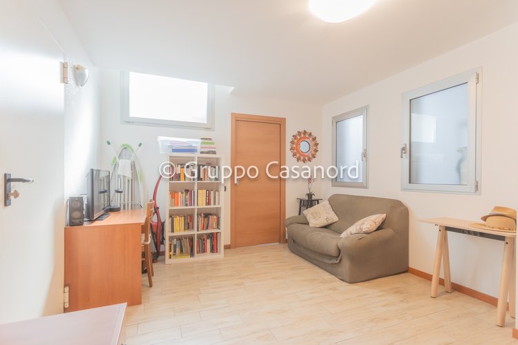 2 locali con taverna, portico e giardino - Box Brembate