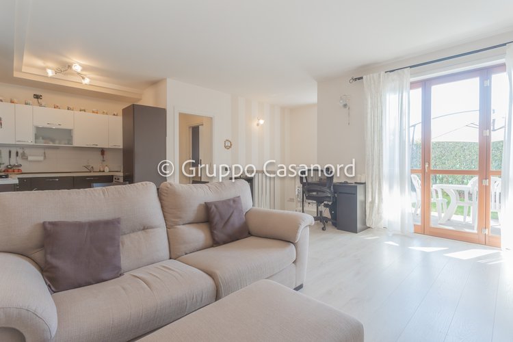 2 locali con taverna, portico e giardino - Box Brembate