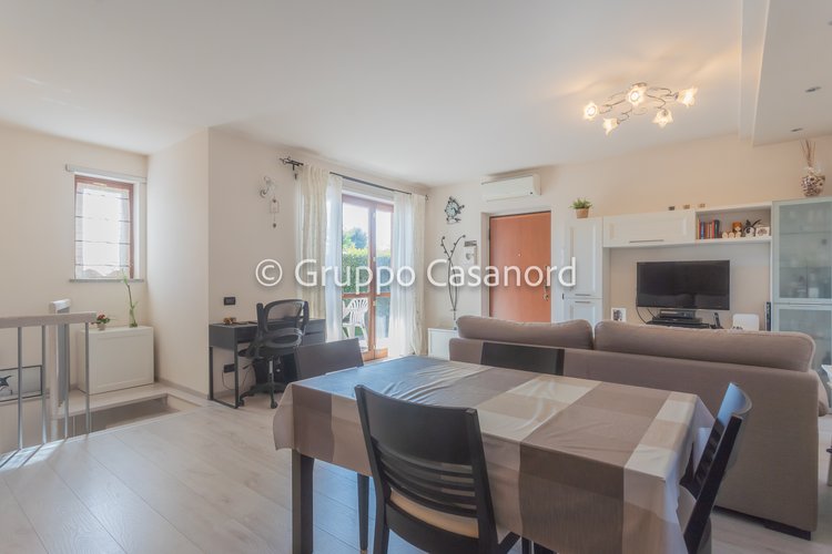 2 locali con taverna, portico e giardino - Box Brembate