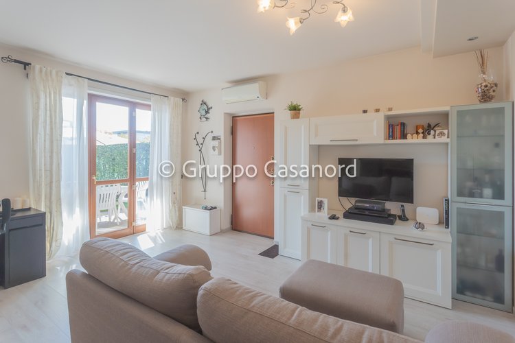 2 locali con taverna, portico e giardino - Box Brembate