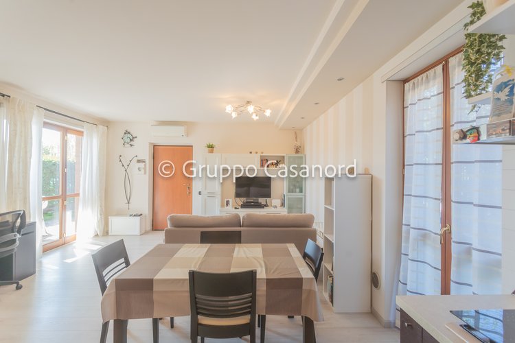 2 locali con taverna, portico e giardino - Box Brembate