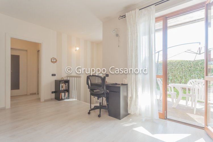 2 locali con taverna, portico e giardino - Box Brembate