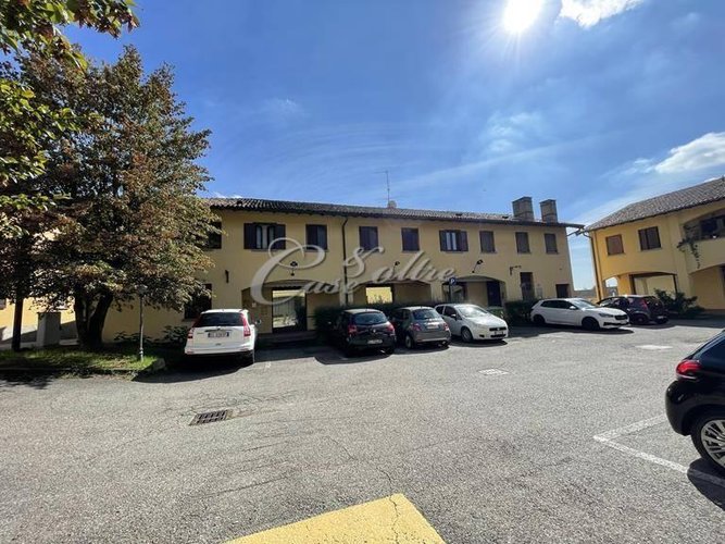 Locale Commerciale Carimate